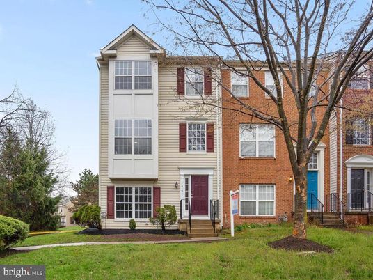 Exterior, Facade, Brick Facade, Rowhouse