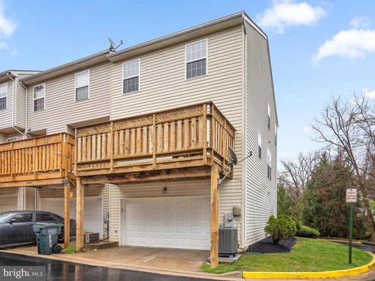 Attached, Exterior, Facade, Rowhouse