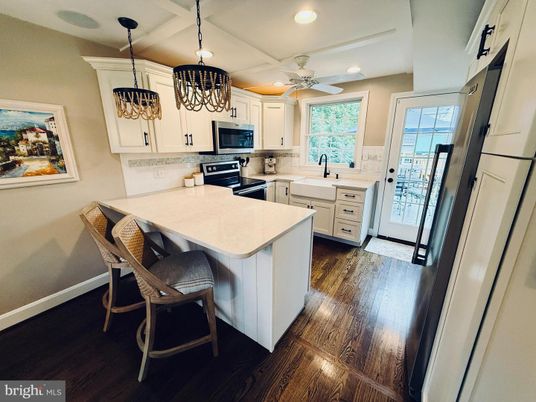 Interior, Kitchen, Pendant Lights, Recessed Lighting, Wood Texture Flooring