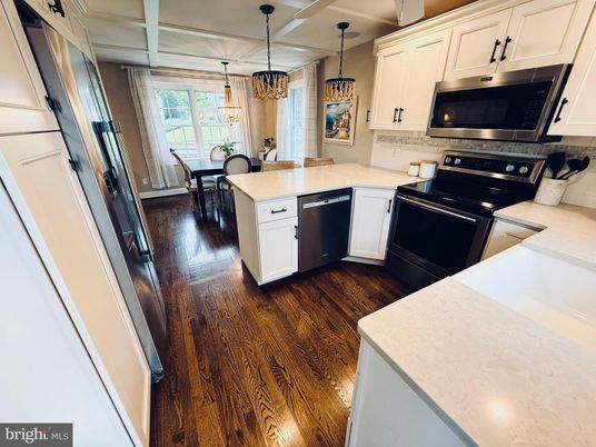 Dining room, Interior, Kitchen, Pendant Lights, Wood Texture Flooring