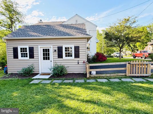 Exterior, Facade, Cape Cod