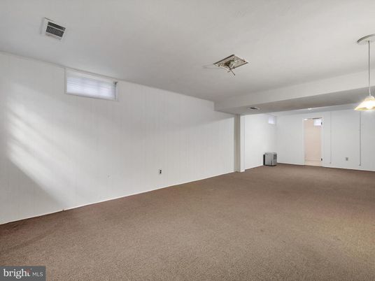 Empty room, Interior, Pendant Lights