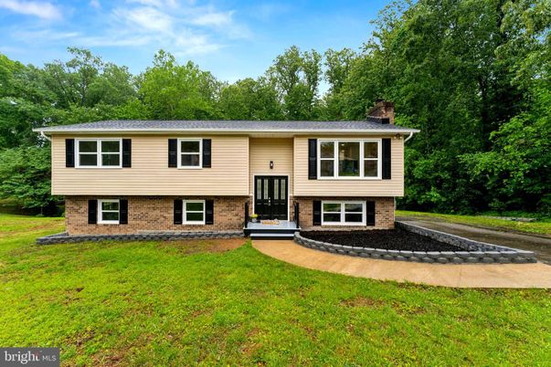 Exterior, Facade, Brick Facade, Raised Ranch