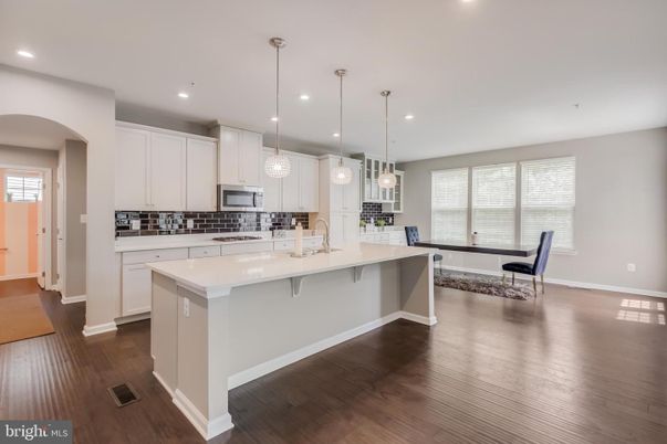 Dining room, Interior, Kitchen, Pendant Lights, Recessed Lighting, Wood Texture Flooring