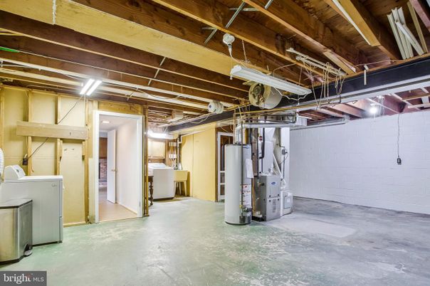 Interior, Washer, Wooden Beams