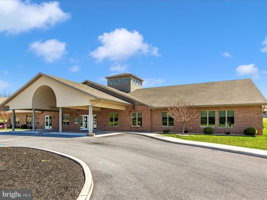 Exterior, Facade, Brick Facade, Ranch
