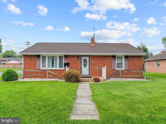 Exterior, Facade, Brick Facade, Cape Cod