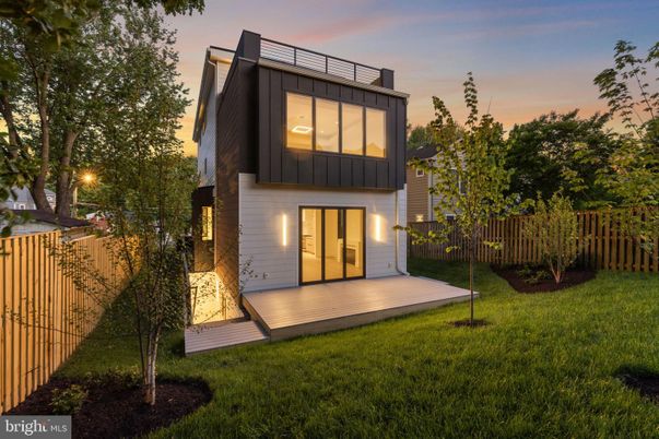 Backyard, Exterior, Facade, Modern