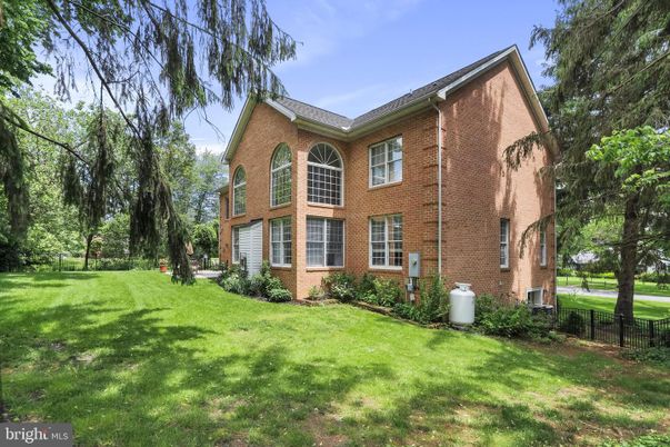 Backyard, Exterior, Facade, Brick Facade, Brick Traditional