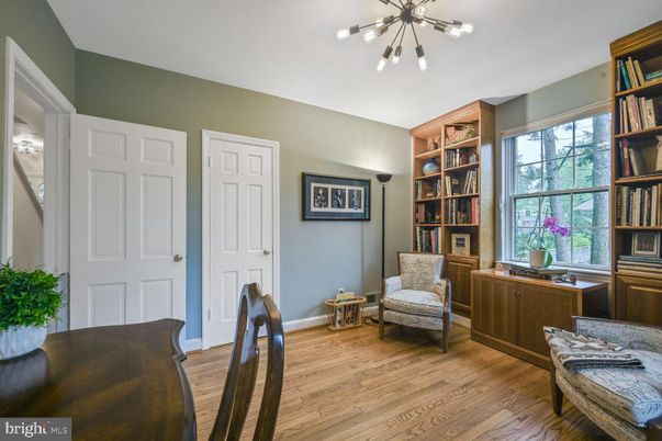 Interior, Pendant Lights, Wood Texture Flooring