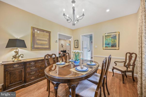 Chandelier, Dining room, Interior, Recessed Lighting, Wood Texture Flooring