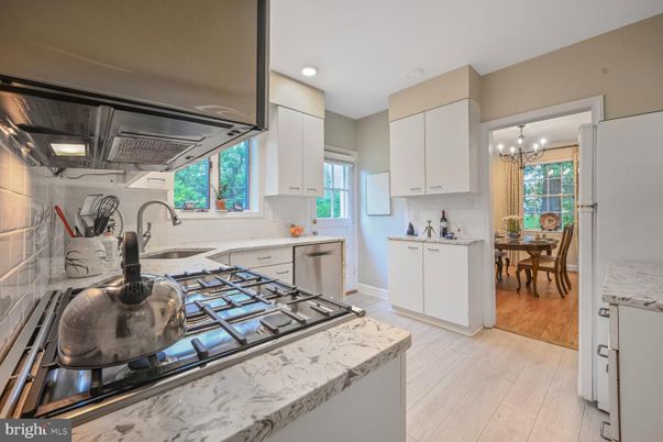 Chandelier, Dining room, Interior, Kitchen, Recessed Lighting, Wood Texture Flooring