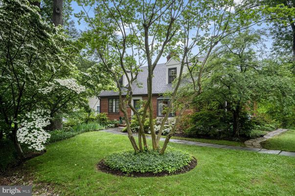 Backyard, Exterior, Facade, Brick Facade, Cape Cod
