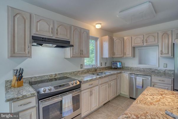 Interior, Kitchen, Stainless Steel Appliances