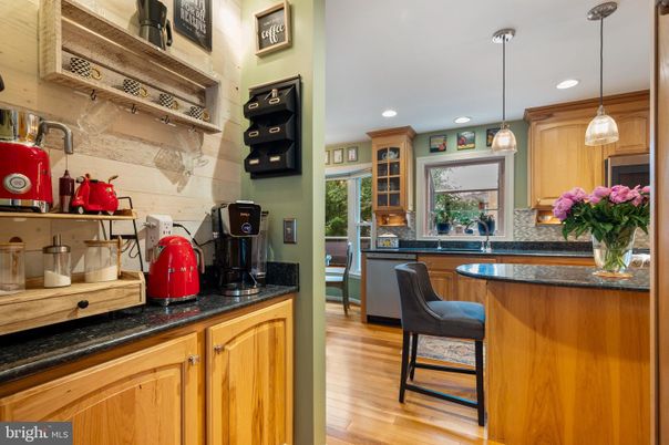 Interior, Pendant Lights, Recessed Lighting, Wood Texture Flooring