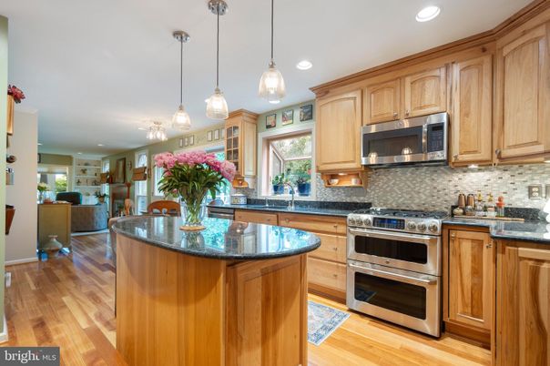 Interior, Kitchen, Living room, Pendant Lights, Recessed Lighting, Stainless Steel Appliances, Wood Texture Flooring
