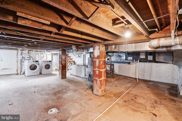 Interior, Washer, Wooden Beams