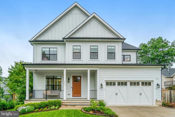 Attached, Exterior, Facade, Farmhouse