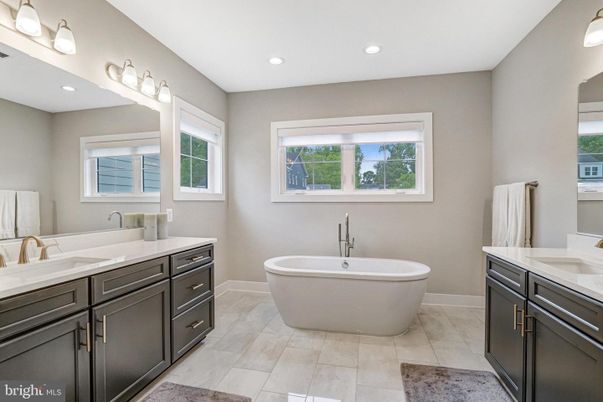 Bathroom, Dual Sink Vanities, Free Standing Baths, Interior, Recessed Lighting