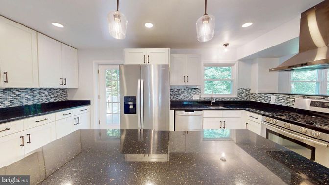 Interior, Kitchen, Pendant Lights, Recessed Lighting, Stainless Steel Appliances