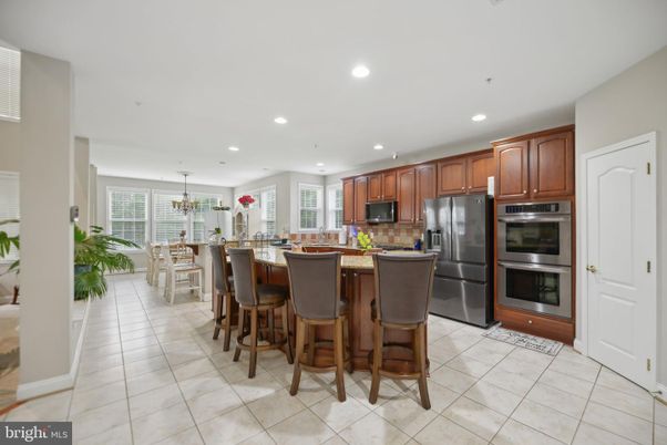 Chandelier, Dining room, Interior, Kitchen, Recessed Lighting, Stainless Steel Appliances
