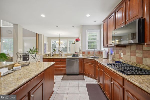 Chandelier, Dining room, Interior, Kitchen, Recessed Lighting, Stainless Steel Appliances