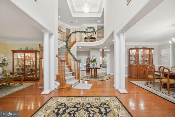 Chandelier, Dining room, Interior, Recessed Lighting, Wood Texture Flooring