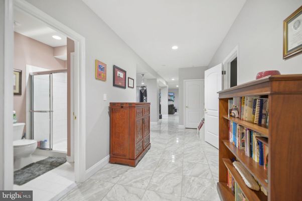 Bathroom, Interior, Marble, Pendant Lights, Recessed Lighting