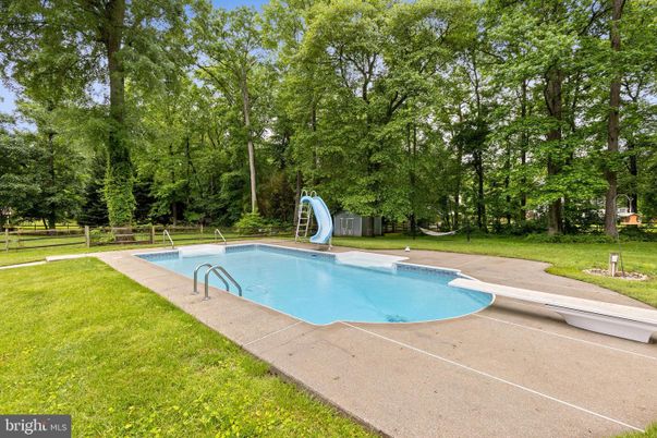 Exterior, Playground, Pool