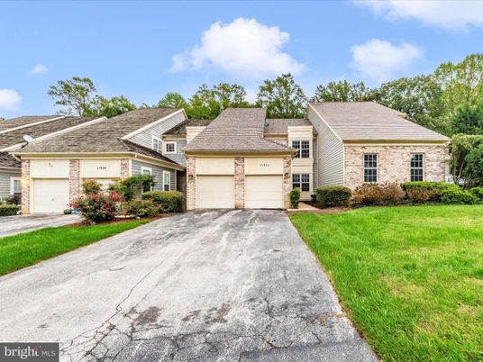 Attached, Exterior, Facade, Ranch