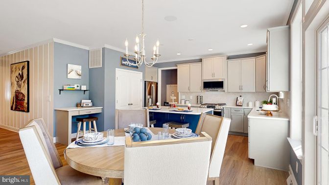 Chandelier, Dining room, Interior, Kitchen, Pendant Lights, Recessed Lighting, Wood Texture Flooring