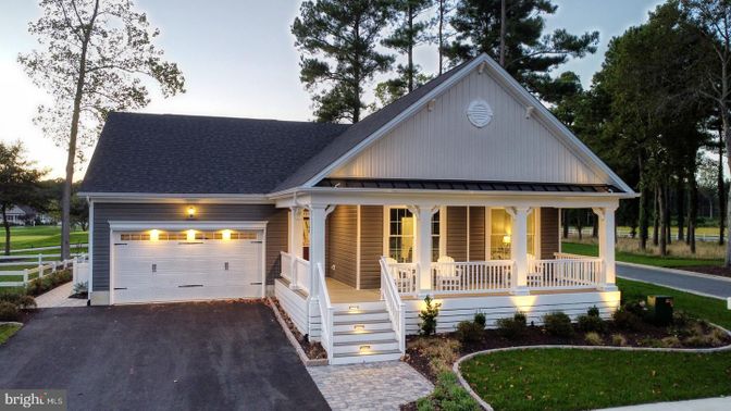 Attached, Exterior, Facade, American Craftsman