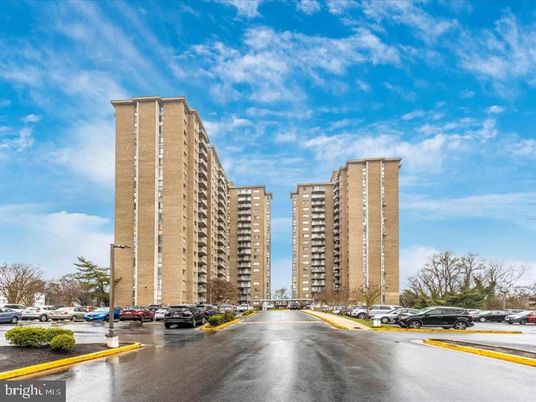 Exterior, Facade, Highrise