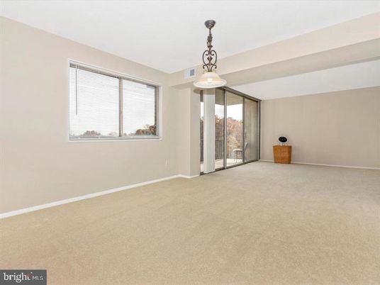 Empty room, Interior, Pendant Lights