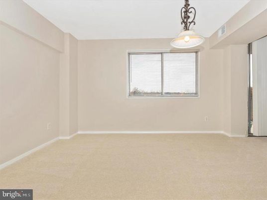 Empty room, Interior, Pendant Lights