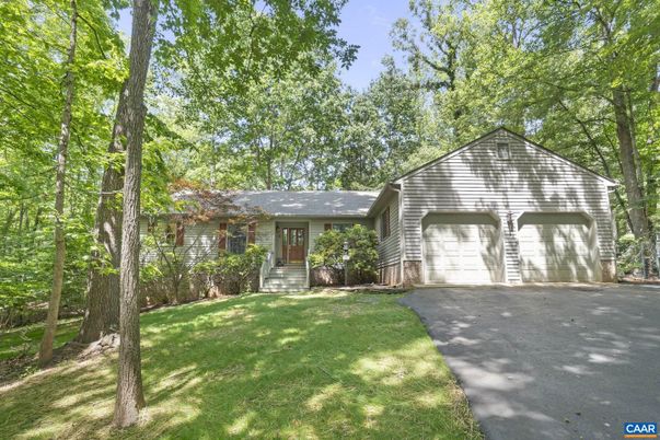 Attached, Exterior, Facade, Ranch