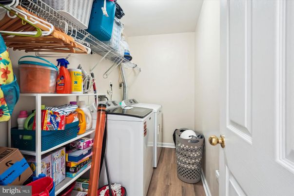 Interior, Washer, Wood Texture Flooring