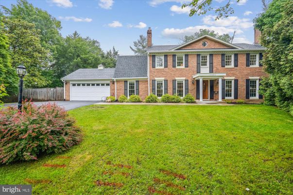 Attached, Backyard, Exterior, Facade, Brick Facade, Georgian