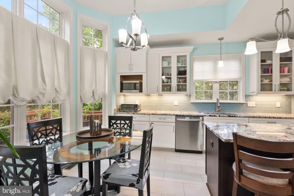 Dining room, Interior, Kitchen, Pendant Lights, Stainless Steel Appliances