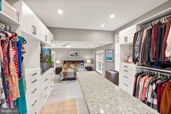 Bedroom, Interior, Recessed Lighting, Walk-in Closets, Wood Texture Flooring