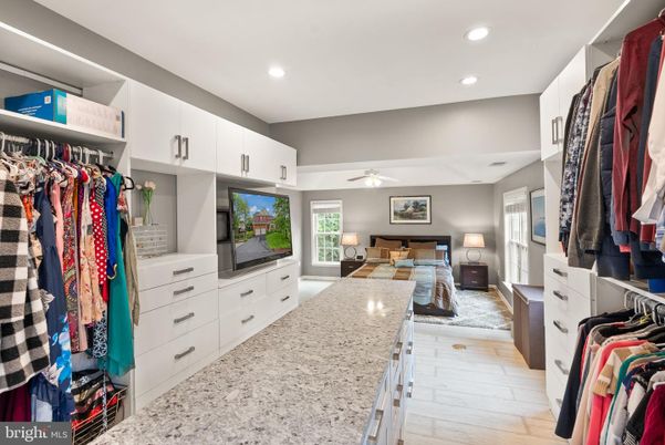 Bedroom, Interior, Recessed Lighting, Walk-in Closets, Wood Texture Flooring