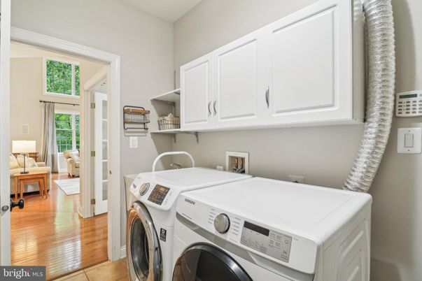 Interior, Washer, Wood Texture Flooring