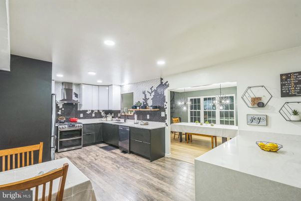 Dining room, Interior, Kitchen, Pendant Lights, Recessed Lighting, Wood Texture Flooring