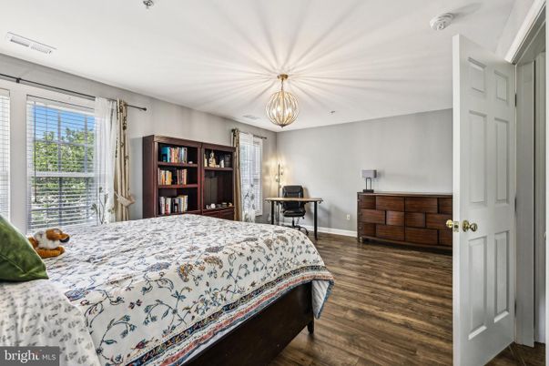 Bedroom, Interior, Pendant Lights, Wood Texture Flooring