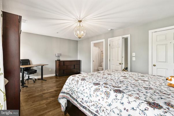 Bedroom, Interior, Pendant Lights, Wood Texture Flooring