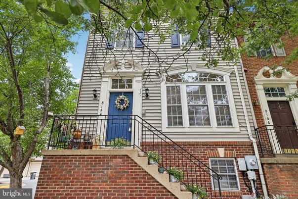 Exterior, Facade, Brick Facade, Rowhouse