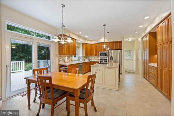 Dining room, Interior, Kitchen, Pendant Lights, Recessed Lighting, Stainless Steel Appliances