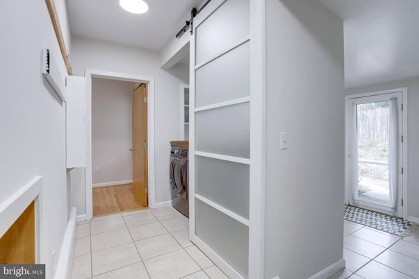 Interior, Recessed Lighting, Washer, Wood Texture Flooring
