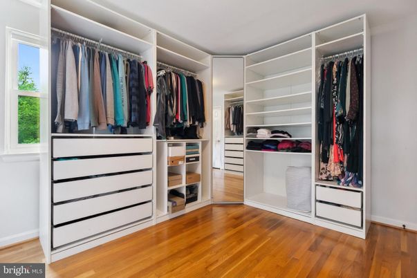 Interior, Walk-in Closets, Wood Texture Flooring