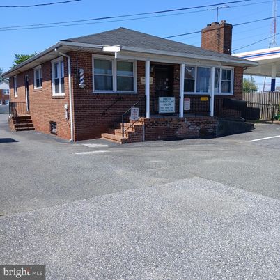 Exterior, Facade, Brick Facade, Cape Cod